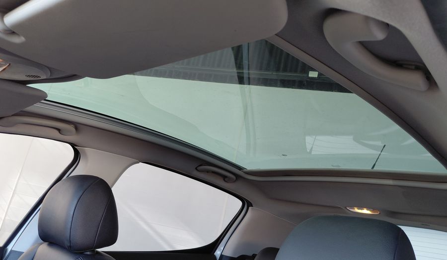 Peugeot 308 2.0 FELINE Hatchback 2012