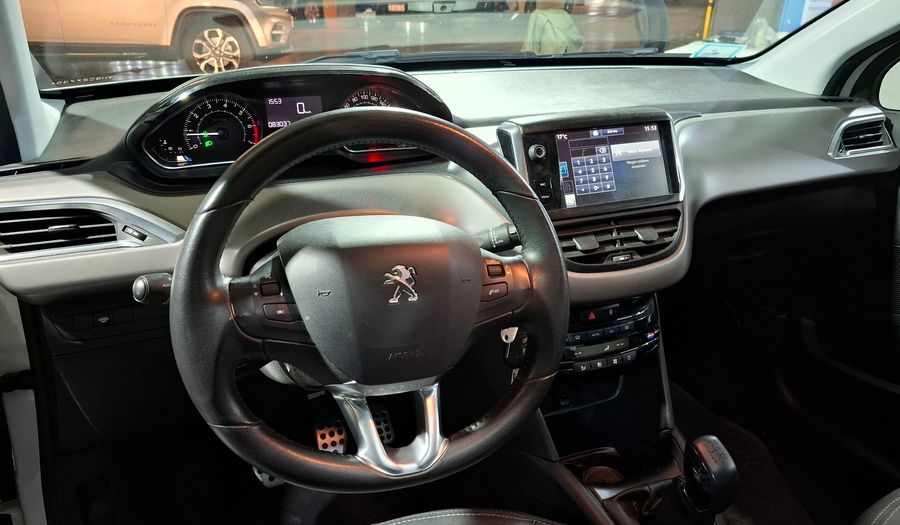 Peugeot 208 1.6 FELINE Hatchback 2017