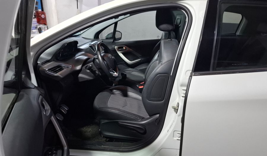 Peugeot 208 1.6 FELINE Hatchback 2017