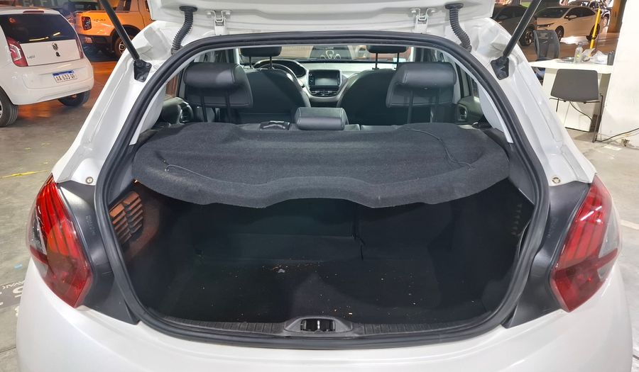 Peugeot 208 1.6 FELINE Hatchback 2017