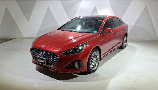 Hyundai • Sonata