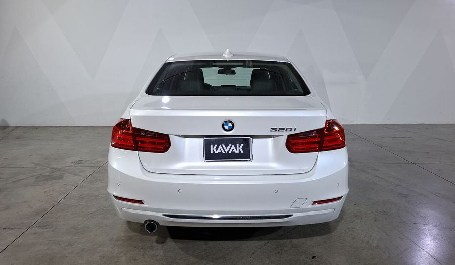 Bmw Serie 3 2.0 320IA LUXURY LINE Sedan 2014