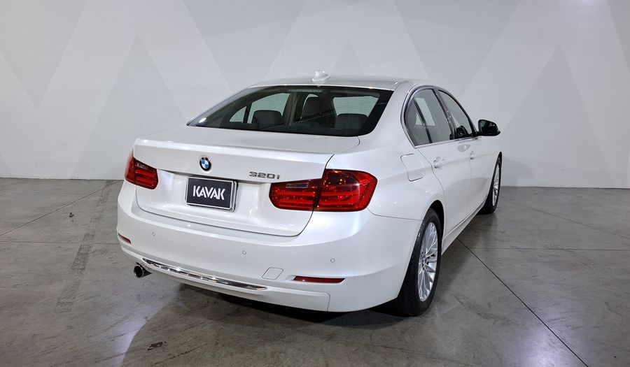 Bmw Serie 3 2.0 320IA LUXURY LINE Sedan 2014