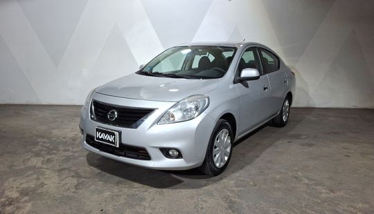 Nissan • Versa