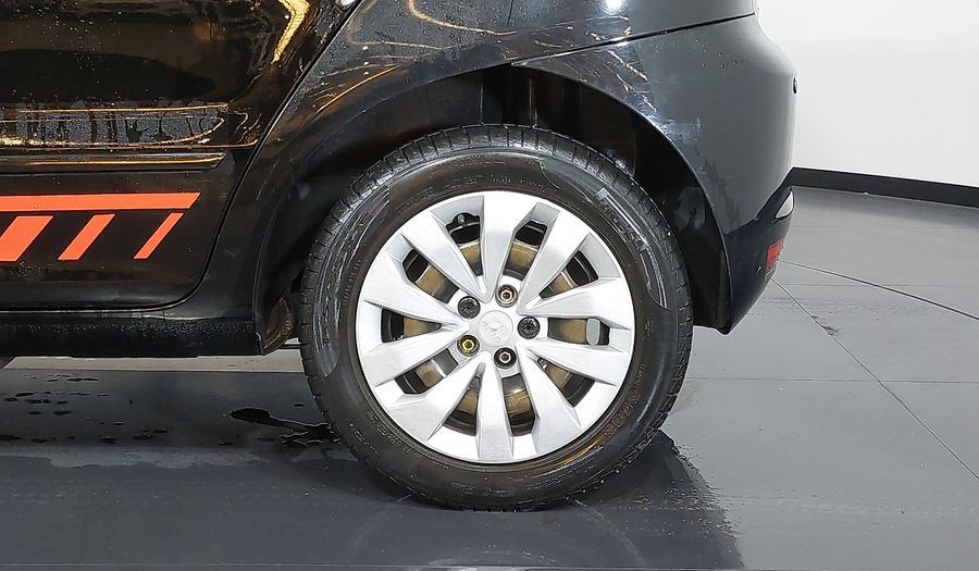 Volkswagen Fox 1.6 VHT TOTAL FLEX Hatchback 2013