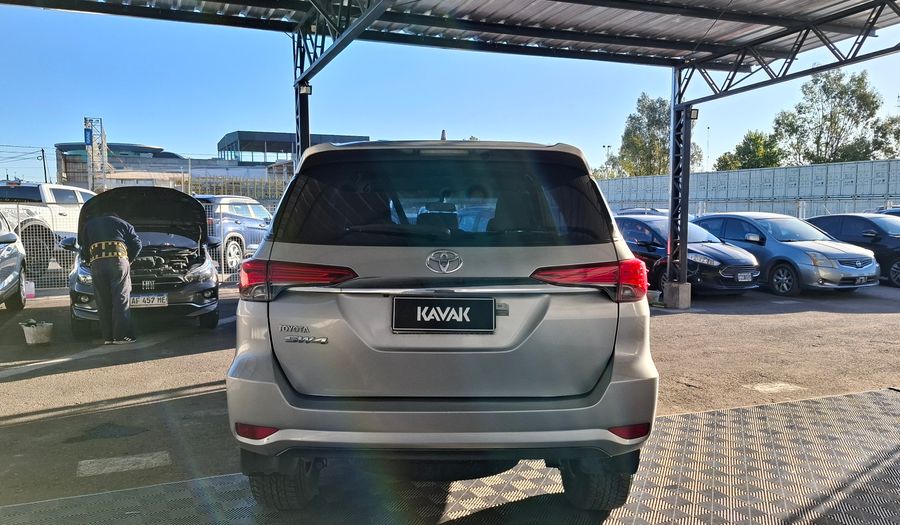 Toyota Sw4 2.8 TDI SR 4WD Suv 2017