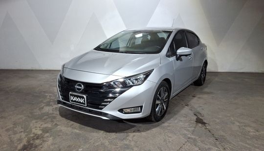 Nissan • Versa