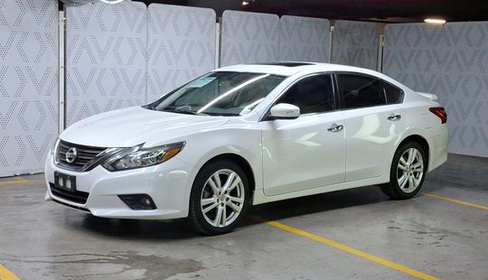 Nissan • Altima