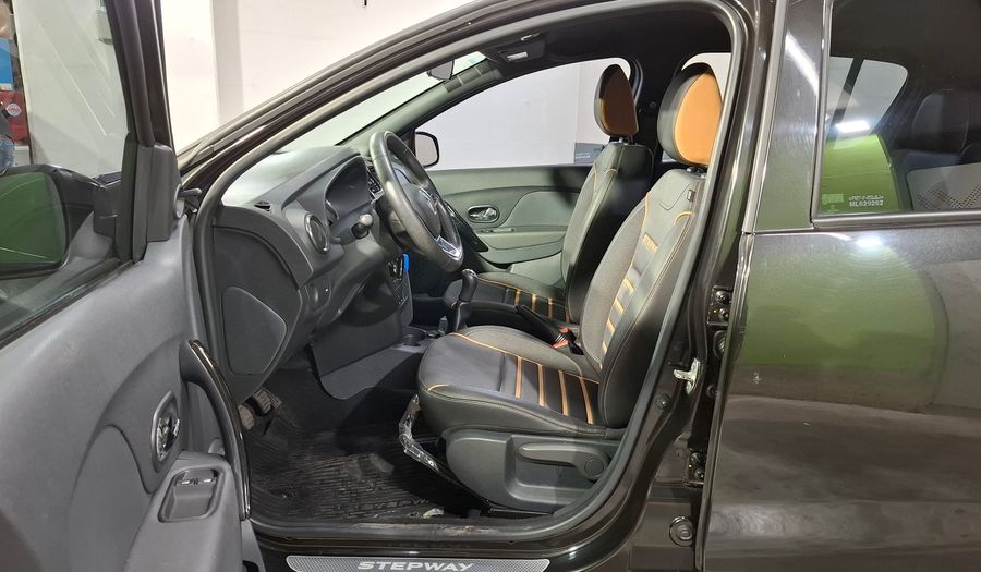 Renault Sandero Stepway 1.6 ZEN Hatchback 2020