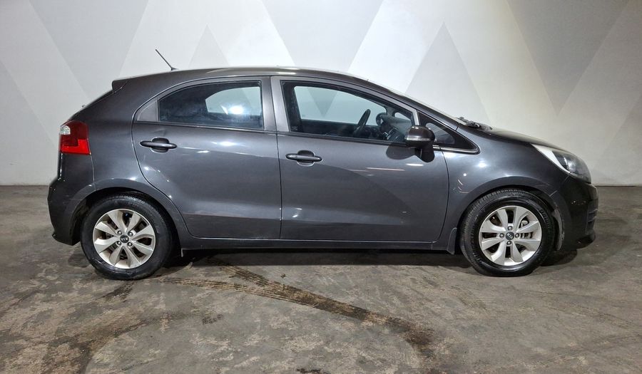 Kia Rio 1.6 EX MT Hatchback 2017