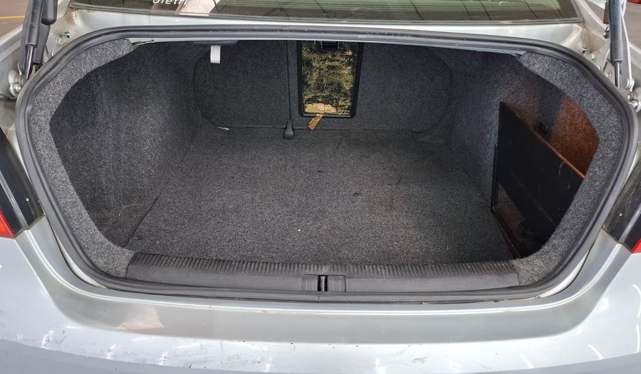 Volkswagen Vento 1.9 TDI LUXURY Sedan 2010