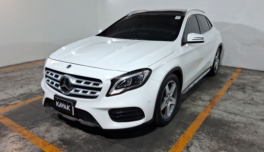 Mercedes Benz • Clase GLA