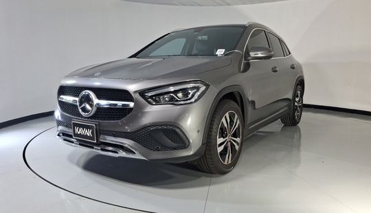 Mercedes Benz • Clase GLA