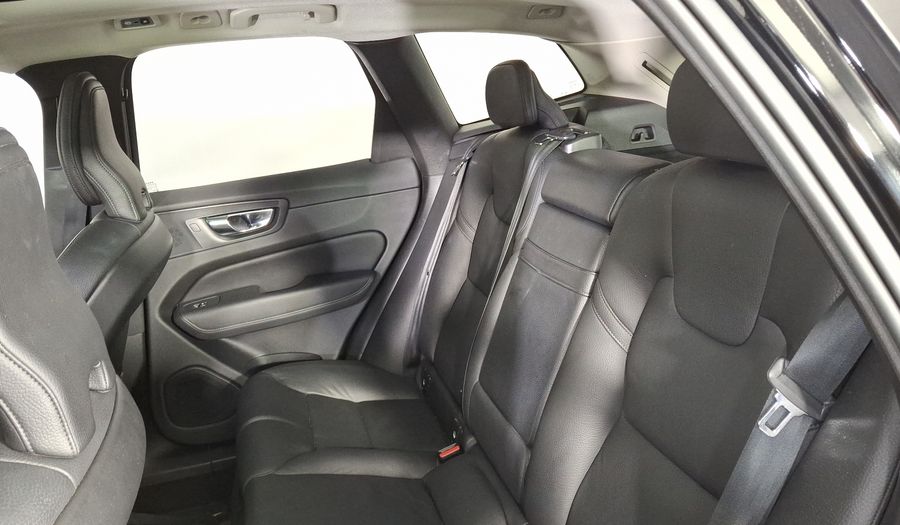 Volvo Xc60 2.0 T5 MOMENTUM AUTO 4WD Suv 2020
