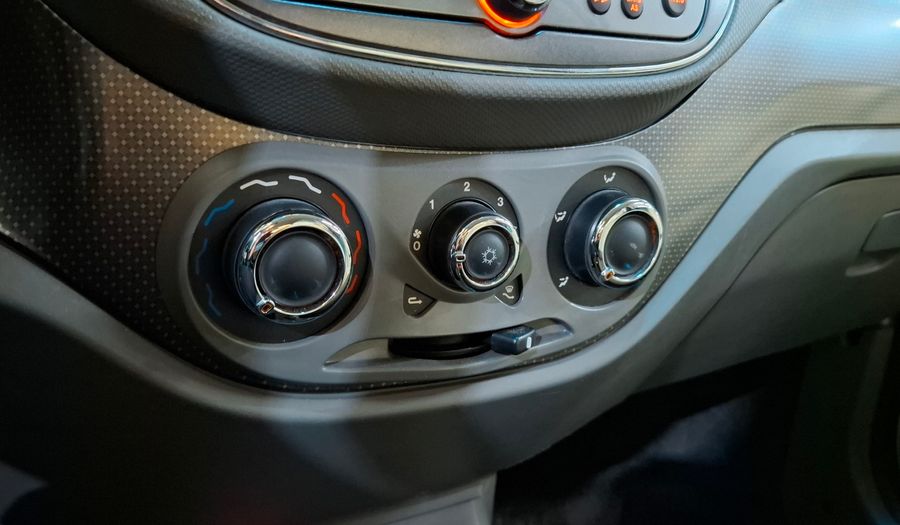 Fiat Palio 1.6 16V ESSENCE Hatchback 2014
