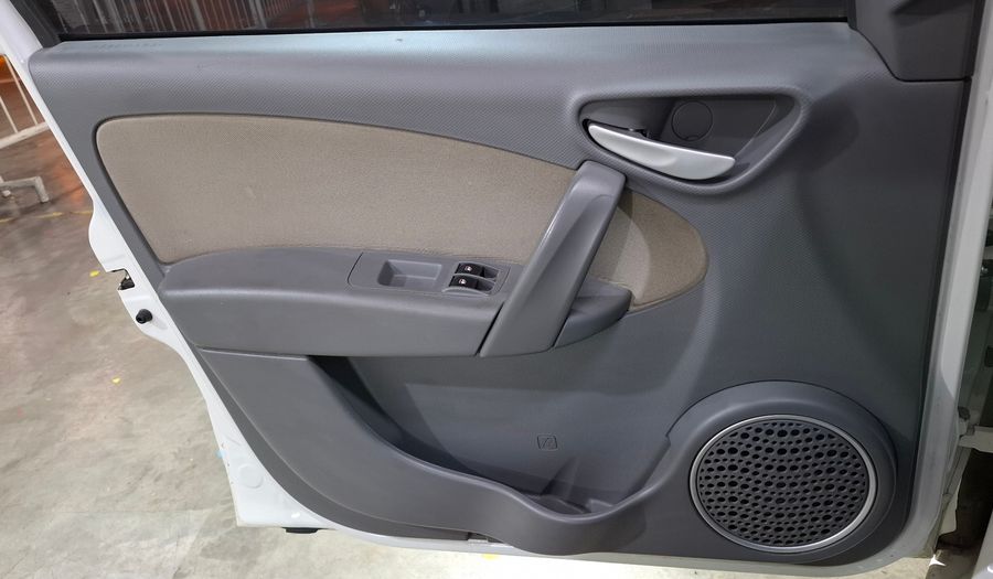Fiat Palio 1.6 16V ESSENCE Hatchback 2014