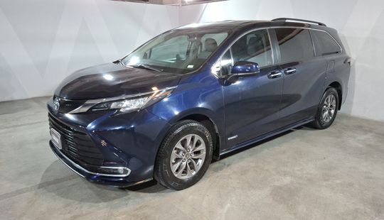 Toyota • Sienna