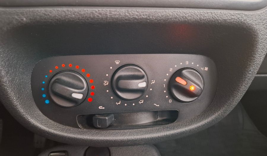 Renault Clio 1.1 EXPRESSION Hatchback 2015