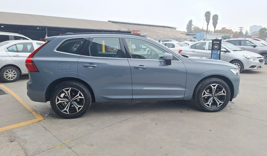 Volvo Xc60 2.0 B5 MOMENTUM AUTO 4WD Suv 2022