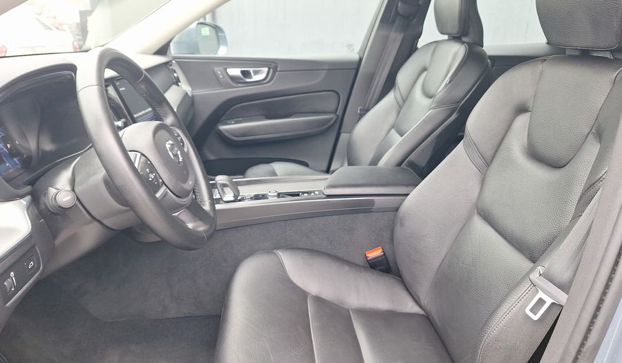 Volvo Xc60 2.0 B5 MOMENTUM AUTO 4WD Suv 2022