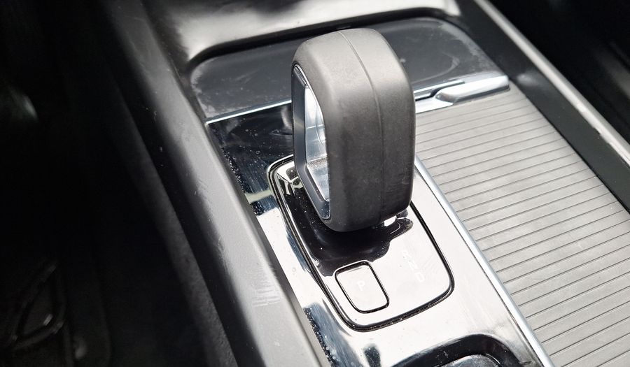 Volvo Xc60 2.0 B5 MOMENTUM AUTO 4WD Suv 2022