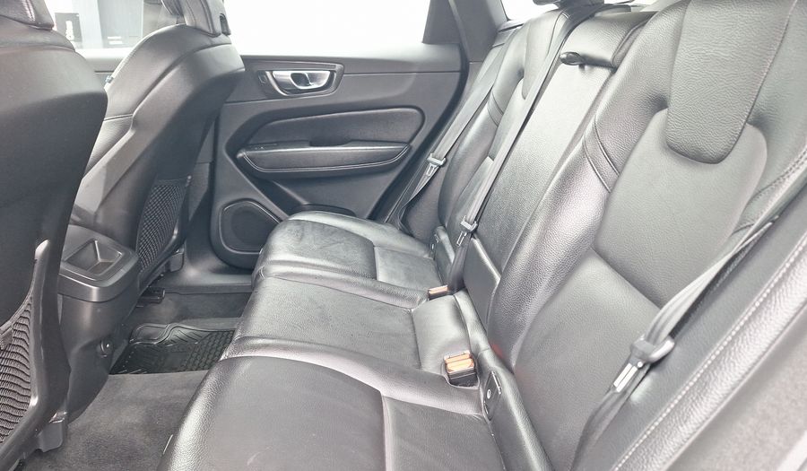 Volvo Xc60 2.0 B5 MOMENTUM AUTO 4WD Suv 2022