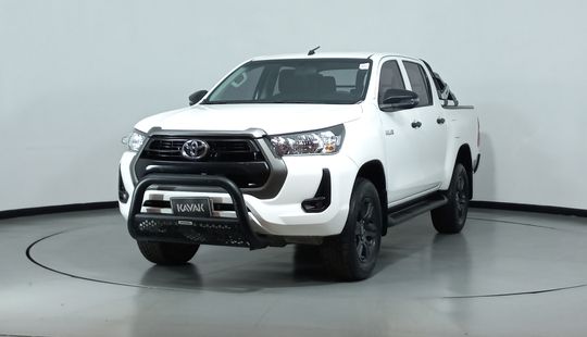 Toyota • Hilux