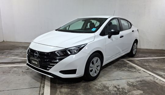 Nissan • Versa