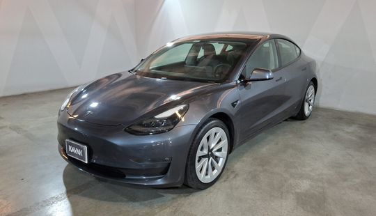 Tesla • Model 3