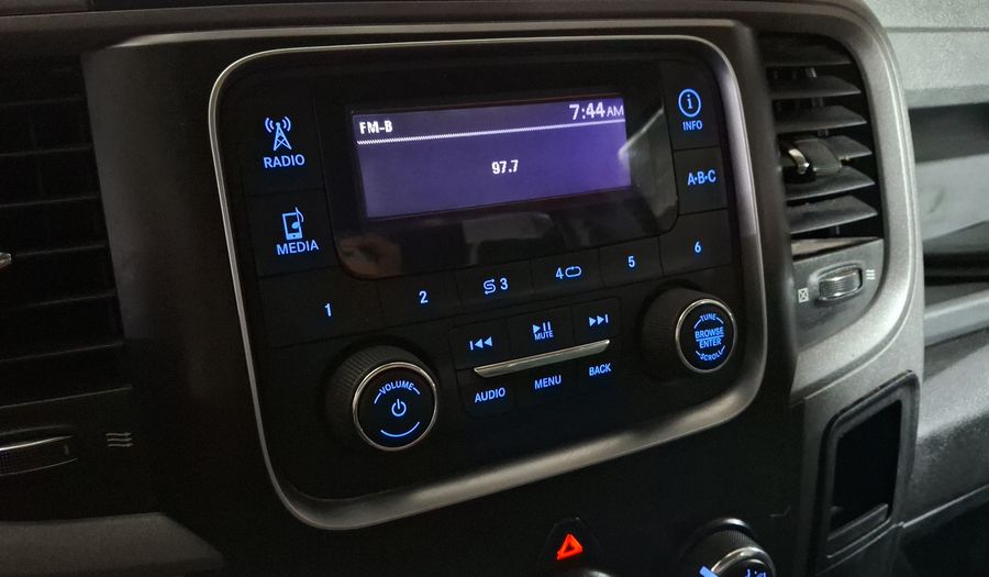 Ram 1500 3.6 CREW CAB SLT TRABAJO 4X2 V6 8 AUTO Pickup 2020