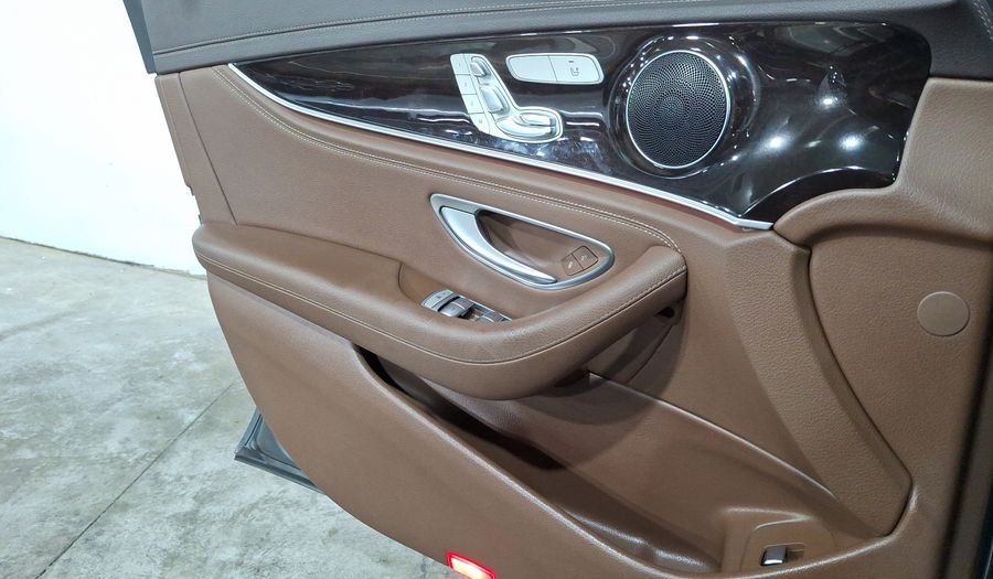 Mercedes Benz Clase E 2.0 200 EXCLUSIVE AT Sedan 2017