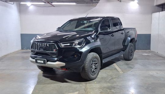 Toyota • Hilux