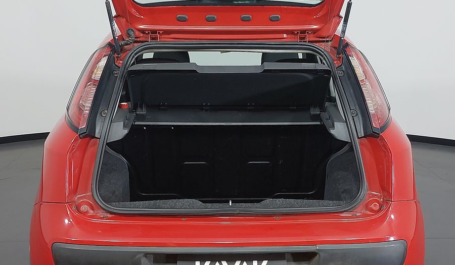 Fiat Punto 1.4 EVO FLEX ATTRACTIVE Hatchback 2014