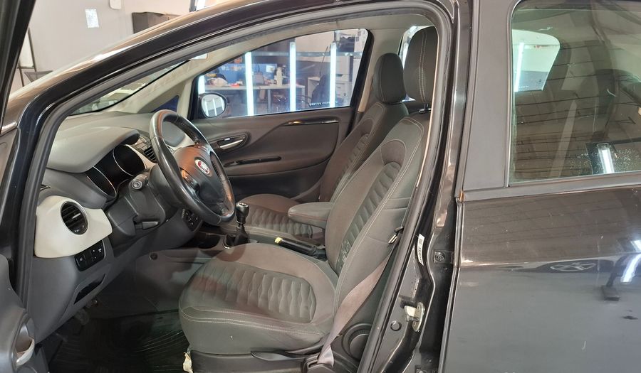 Fiat Punto 1.6 16V ESSENCE 5P Hatchback 2015