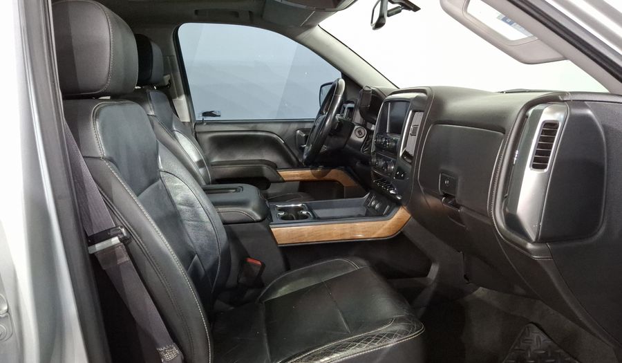 Chevrolet Cheyenne 5.3 2500 CHEYENNE CREW CAB C AT 4WD Pickup 2017
