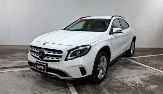Mercedes Benz • Clase GLA