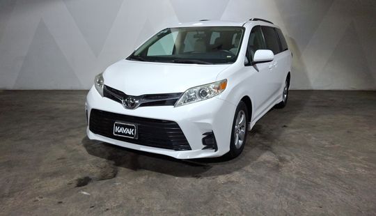 Toyota • Sienna