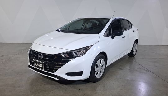 Nissan • Versa