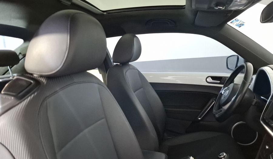Volkswagen Beetle 2.5 SPORTLINE MT Hatchback 2016