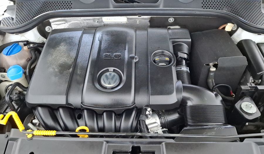 Volkswagen Beetle 2.5 SPORTLINE MT Hatchback 2016