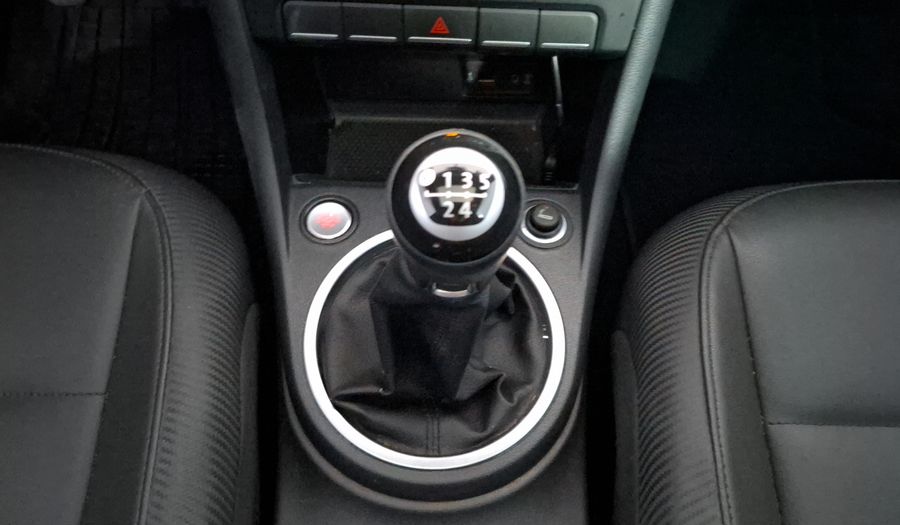 Volkswagen Beetle 2.5 SPORTLINE MT Hatchback 2016