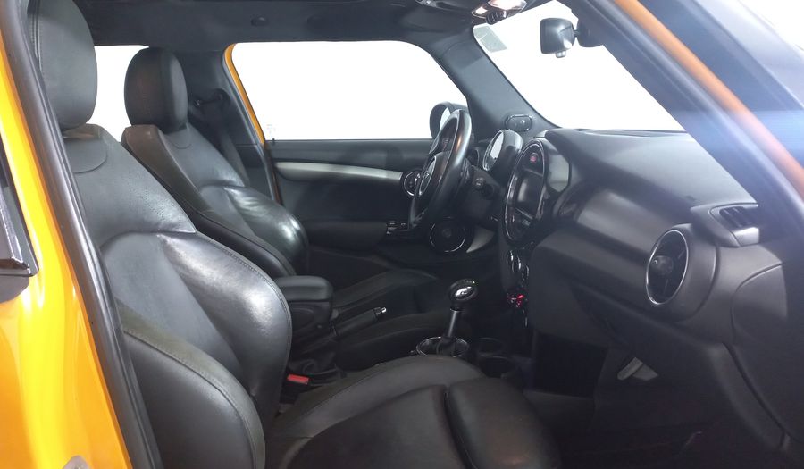 Mini Cooper S 2.0 COOPER HOT CHILI AT Hatchback 2017