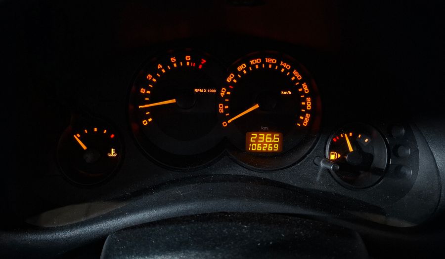 Chevrolet Classic 1.4 LS AA MT Hatchback 2011