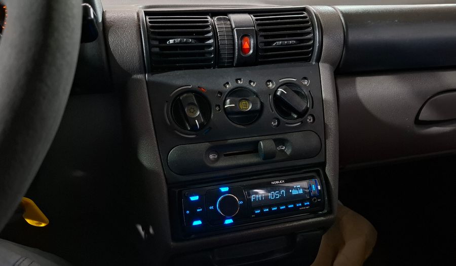 Chevrolet Classic 1.4 LS AA MT Hatchback 2011