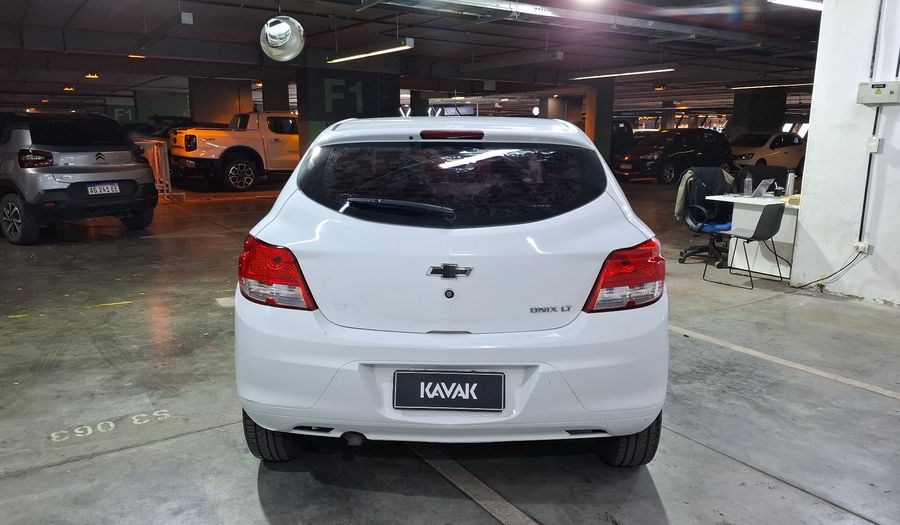 Chevrolet Onix 1.4 LT Hatchback 2013