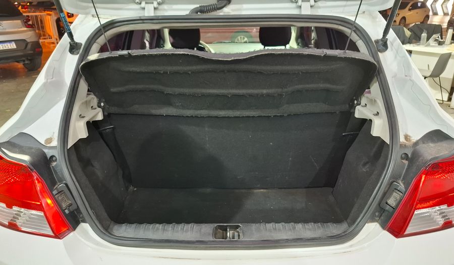 Chevrolet Onix 1.4 LT Hatchback 2013