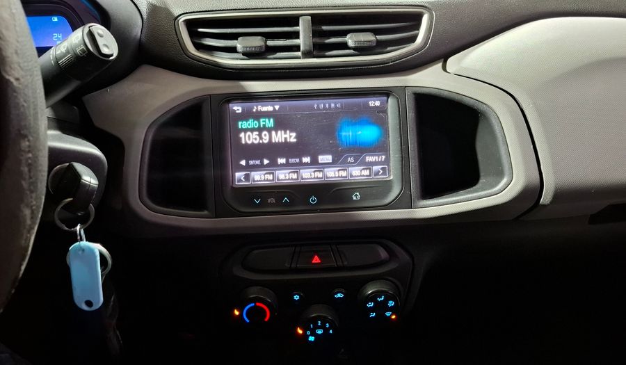Chevrolet Onix 1.4 LT Hatchback 2013