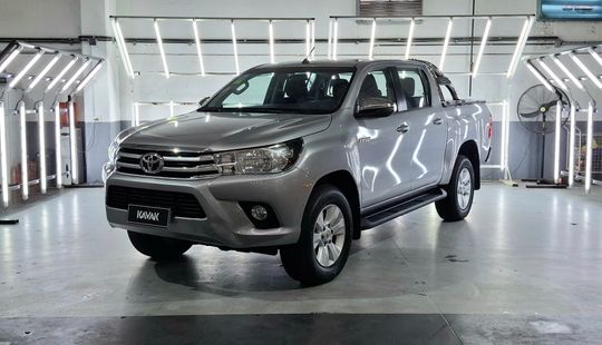 Toyota • Hilux