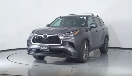 Toyota • Highlander