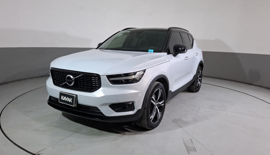 Volvo • XC40